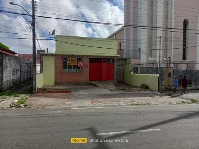 ALUGO PONTO COMERCIAL NA AV. SIMEAO SOBRAL AO LADO DA IGREJA ESPIRITO SANTO