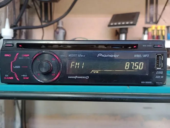 Rádio Pioneer DEH-3050UB com Bluetooth interno