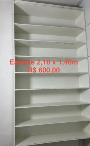 Vende-se estantes