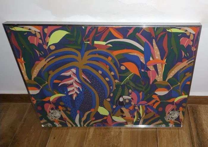 Quadro  grande de Alumínio e Vidro largura 81cm altura 61cm