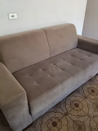 Sofá 3 + 2 lugares com mesa de centro