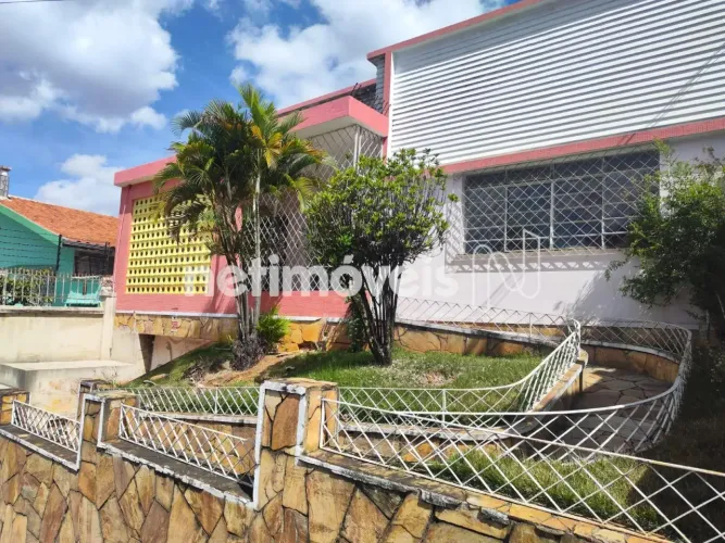 Casa excelente, no bairro Caiçara, 174 m²; de construção, edícula independente no fundo.