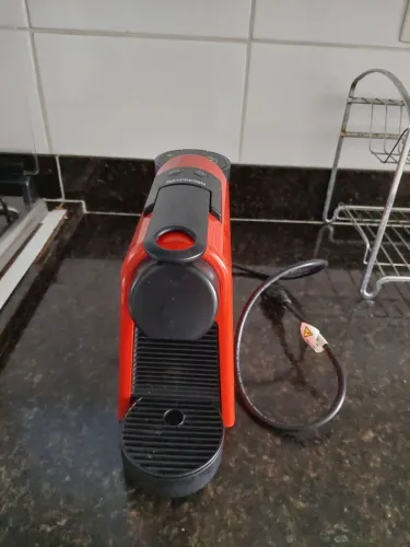 Máquina de café Nespresso Essensa