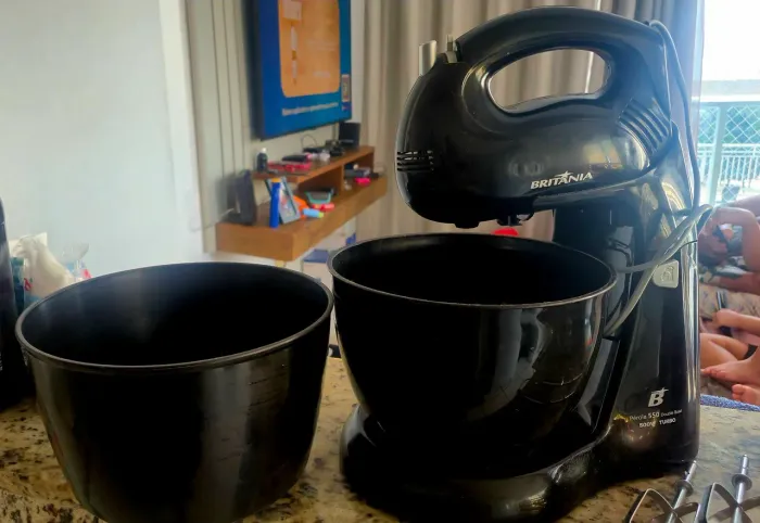 Batedeira Britânia pérola 500 double bowl. 500w turbo