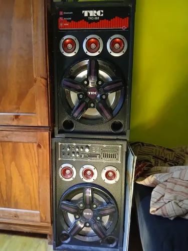 Caixas de som amplificadas TRC 388  500W com bluetooth e karaokê