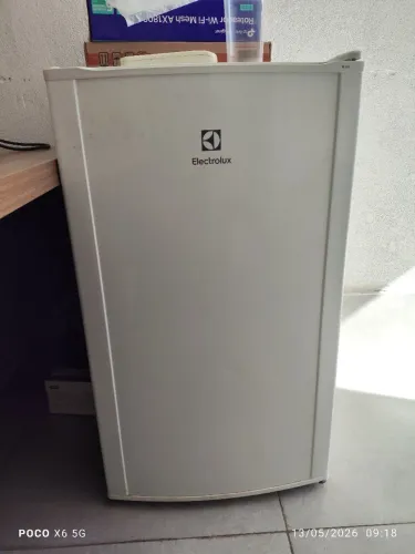 Vendo frigobar semi-novo