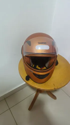 Capacete com radio comunicador