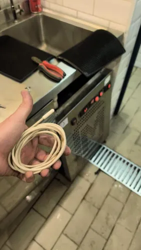 Mecânico de manutenção de refrigeração comercial