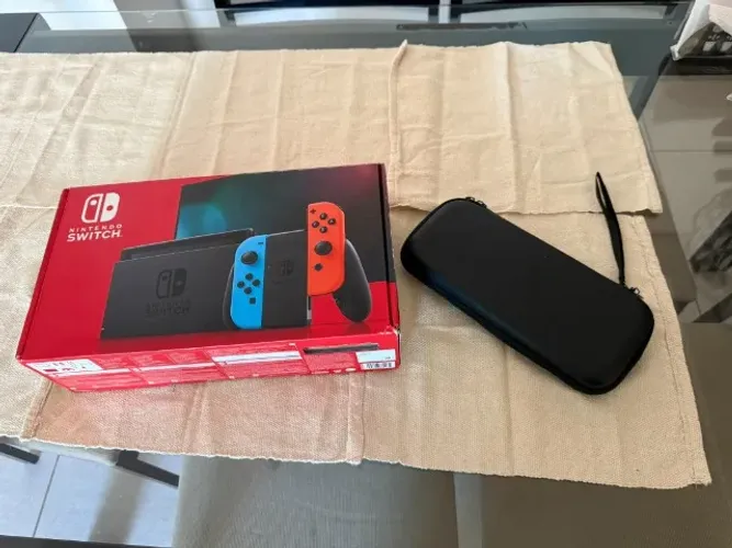 Nintendo Switch V2, sem jogos, com SD de 64GB e acessorios.