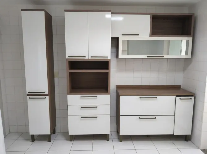 Armário de cozinha com balcão