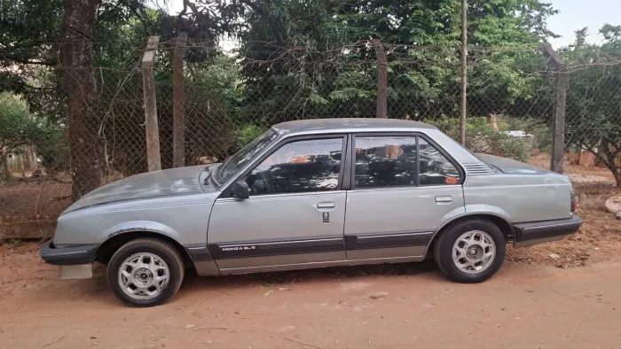 Chevrolet Monza GL 1.8 Efi/ SL/ L/ 650/barc. 2e4p (álcool) 1983