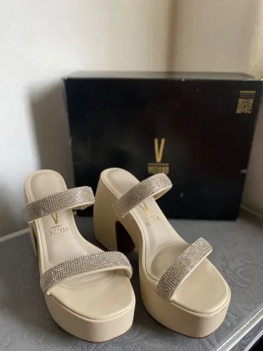 Tamanco plataforma Vizzano strass tam 37/38. Semi-novo, usado só 2 vezes. R$50