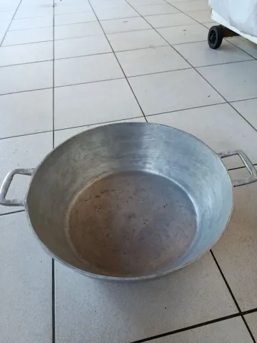 Panela aluminio batido 48x18 usada