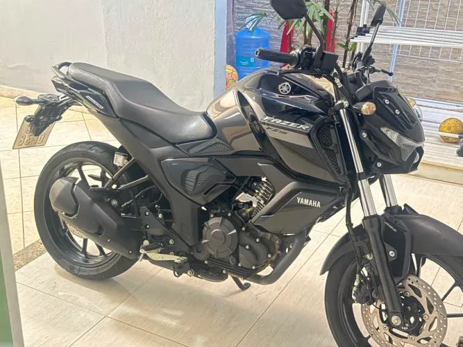 Vendo fz 15 zerada para pessoas exigentes