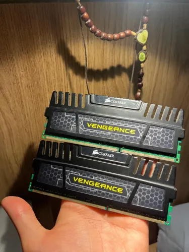 Dois pentes memória ram 4GB cada