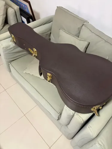 Caixa para violão - marca Takamine