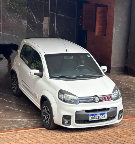 Fiat Uno Sporting 1.4 EVO Fire Flex 8V 4P 2015