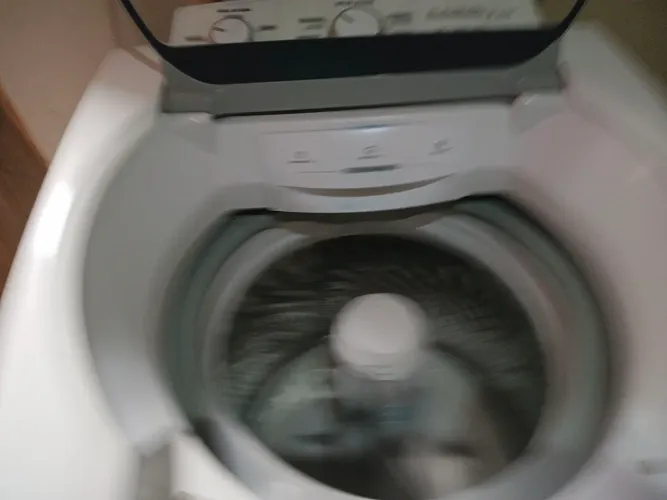 Vende se  uma máquina  Brastemp  11kg. Preço  negociar * .Elisangela 