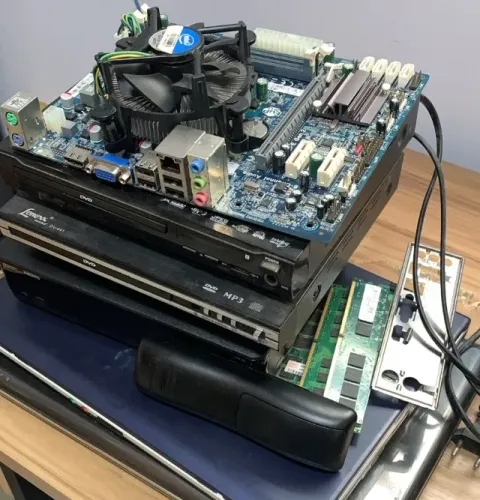 Lote de Peças de Informática - Placa-mãe, Processador, Notebooks, Memórias DDR/DDR2/DDR3