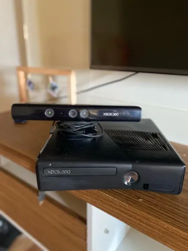 VENDO XBOX 360 + KINECT