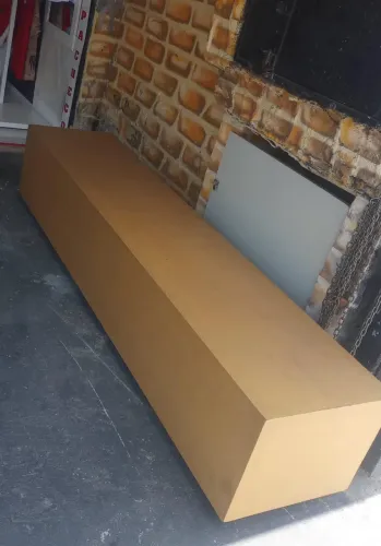 Base para vitrine ou banco para as pessoas provarem sapatos