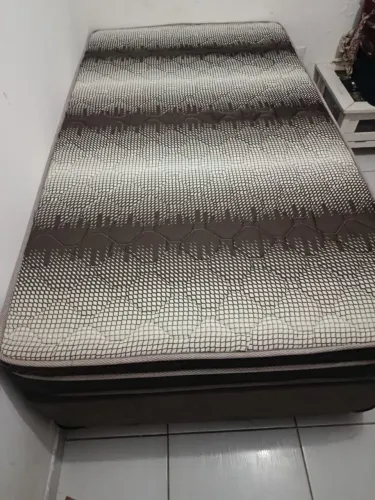 Cama box solteirão..ótimo estado
