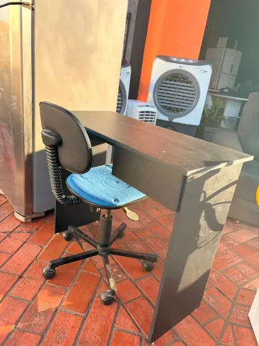 Mesinha pra computador com cadeira giratória ((ENTREGO GRATIS))
