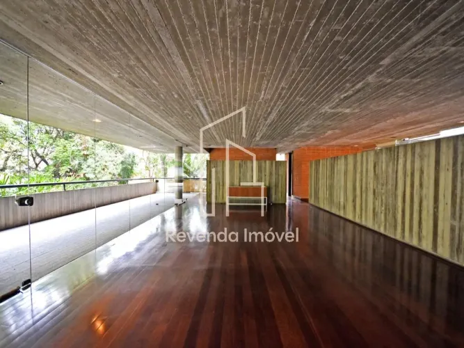 CASA COM TERRENO DE 3.100M² NA REGIÃO DA CIDADE JARDIM