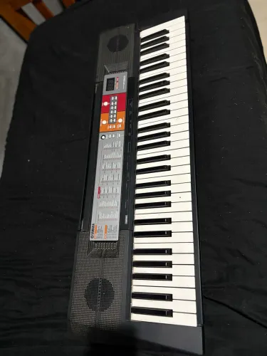 TECLADO YAMAHA FSR F50