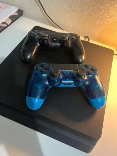 Ps4 com controle + 53 jogos + 3 CDs