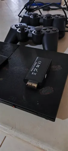 PlayStation 2 dois controles e funcionando somente a entrada de pendrive.