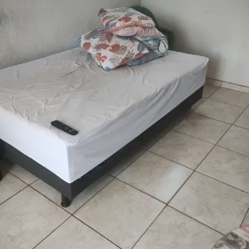 Geladeira, Cama, guarda roupa , mesa, Baú sofá. Cadeira fogão