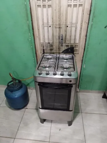 Vende-se fogão esmalte de inox funcionando as 4 bocas e forno perfeitamente