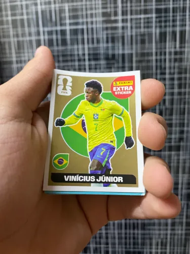 Vendo figurinha rara Extra Sticker Gold do Vinícius Júnior. Original Panini 2026!
