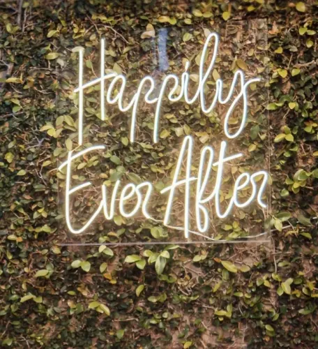 Letreiro LED "Happily Ever After"