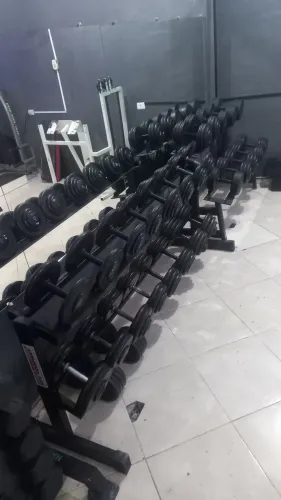 Kit de halteres emborrachados + mesa (base)