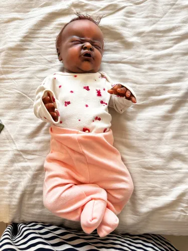 Bebê reborn corpo quase inteiro