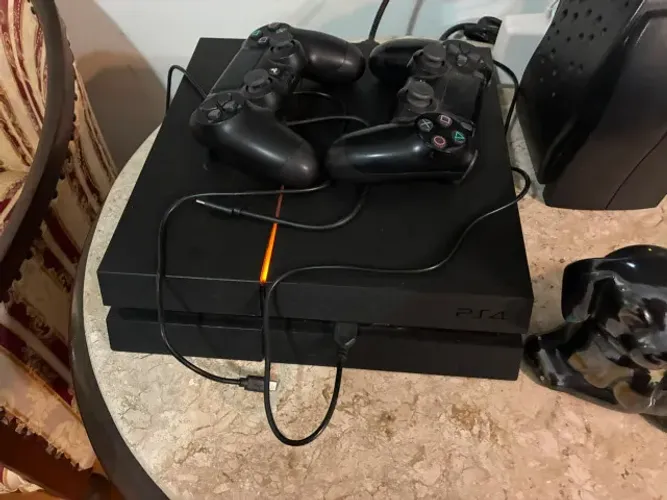 Playstation 4 FAT 1TB - Desbloqueado - 2 controles
