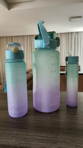 Kit com 3 Garrafas coloridas para água 