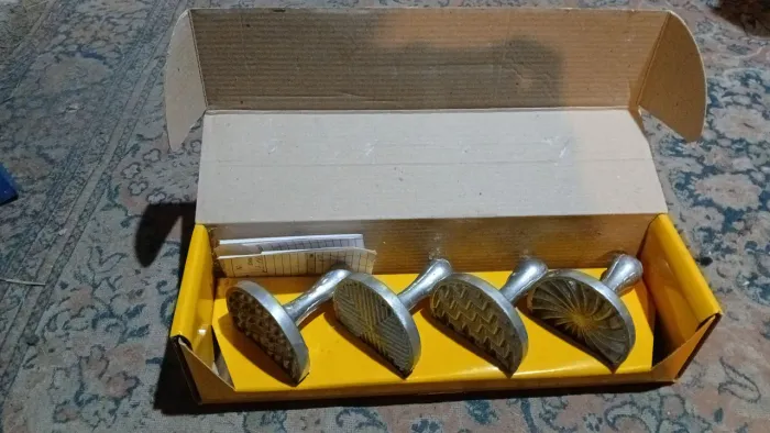Biscoiteira com 4 peças.