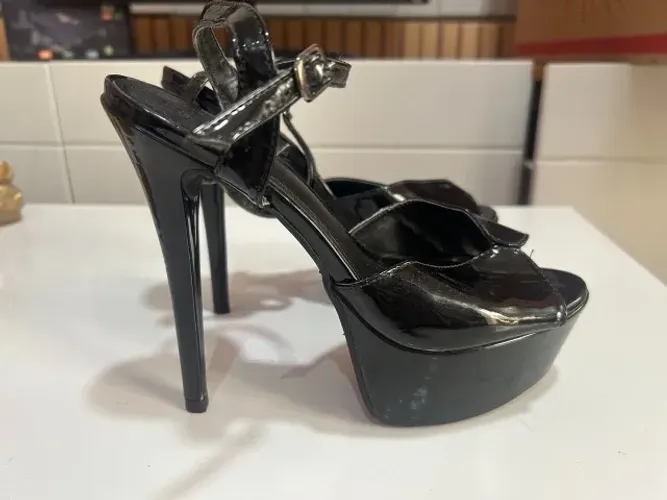 Sapato Alto Preto - Peep Toe Handbook. Tam 35