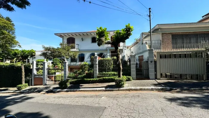 Casa toda mobiliada com piscina para locação no Jardim França, com 04 dormitórios e 5 vaga