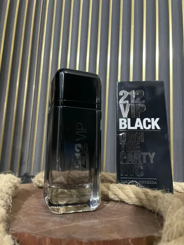 Perfume 212 black borrifado apenas 6 vezes