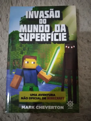 Livro Minecraft: Invasão do Mundo da Superfície - Mark Cheverton (Vol. 1)