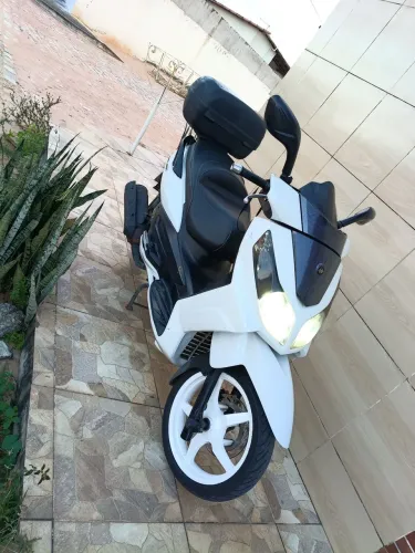 Vendo essa linda moto!