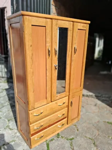Guarda roupa de solteiro 3 portas novo espelhado