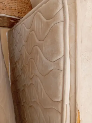 COLCHÃO CASAL COM MOLAS ENSACADAS 