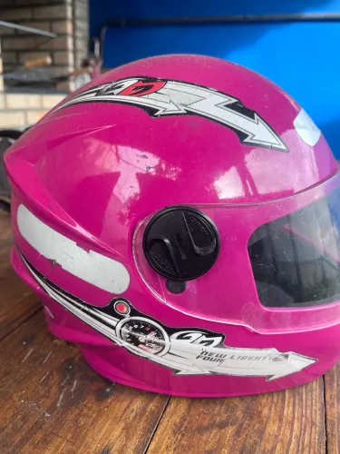 Capacete para criança em ótimo estado.