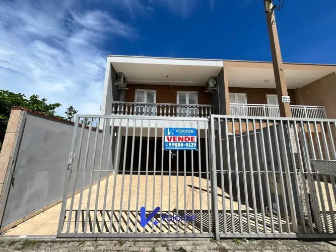 Sobrado a Venda 4 Quartos Perto do Mar
