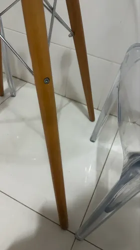 Mesa pequena e cadeira 